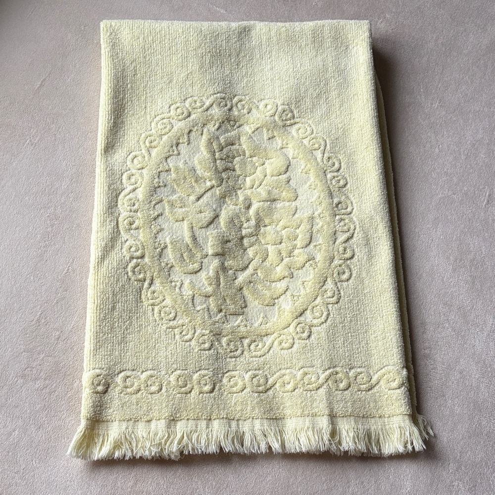 Vintage Cannon Monticello Medium Bath Towel Terry Butter Yellow Embossed Floral